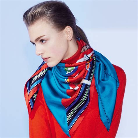 come indossare foulard hermes